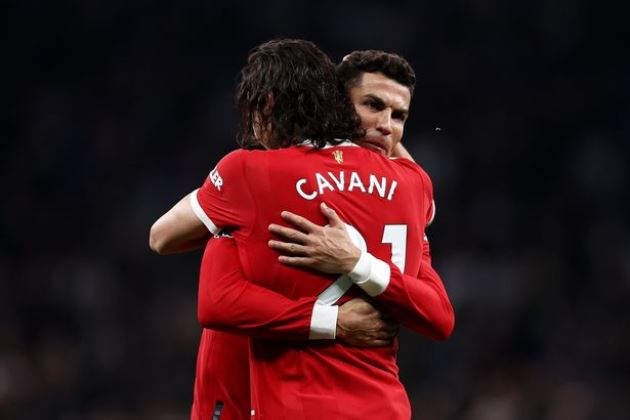 Ronaldo và Cavani phá vỡ kỷ lục 11 năm của Premier League