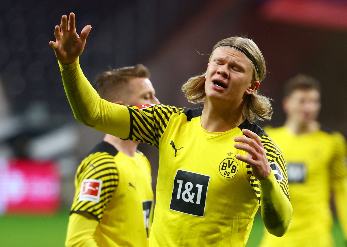 Dortmund thắng ngược Frankfurt dù bị dẫn 2-0.