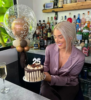 Ngôi sao OnlyFans chia tay Leyton Orient trong tiếc nuối