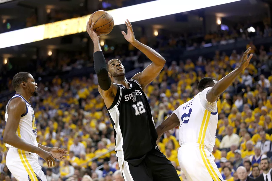 golden-state-warriors-vs-san-antonio-spurs-hinh-anh-2