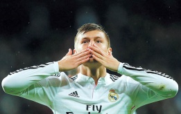 Điểm tin sáng 01/10: Thành Manchester đại chiến vì Kroos; Arsenal tranh sao trẻ với Barca, Real