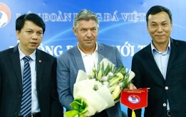 VFF sắp gia hạn hợp đồng với GĐKT Jurgen Gede