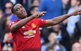 Cải thiện mối quan hệ với Mourinho, Martial báo tin vui cho United