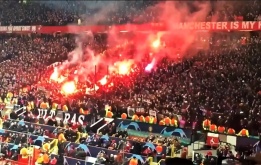 Chưa nguôi hận, Ultra PSG mang dao và chất nghiện sang Anh quậy