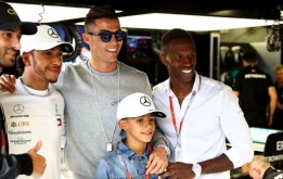 Tạm chia tay sân cỏ, CR7 gặp người 5 lần vô địch thế giới tìm cảm hứng