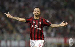 AS Roma kiên trì đeo đuổi cầu thủ chạy cánh của AC Milan