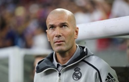 Vì một lý do, Zidane tiu nghỉu trong ngày đội nhà đả bại Arsenal