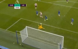 Lỡ cơ hội hạ Chelsea, sao Leicester bị trù ẻo khó tin