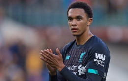 Đang trên đỉnh, 'máy tạt' Liverpool gửi lời tuyên chiến cả châu Âu