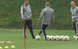 CHOÁNG! Solskjaer làm điều sửng sốt, sân tập Man Utd huyên náo