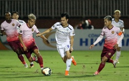 Vì sao hơn một nửa ĐT Việt Nam chạy trốn 'lưỡi hái tử thần' tại V-League?