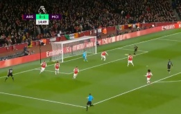 'Arsenal có những hậu vệ thật sự tệ hại'