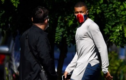 Mbappe chứng tỏ độ sang chảnh khi đeo đồng hồ “quý tộc” đến sân tập