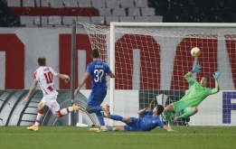 Thua đau ở Europa League, thủ thành Việt kiều nói: 'Chúng tôi như đội sinh viên'
