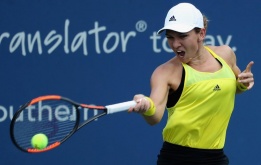 Halep gửi lời xin lỗi sau thất bại nặng nề trước Muguruza