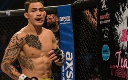 Võ sĩ gốc Việt Thanh Lê tung đòn combo knock-out đối thủ Nhật Bản