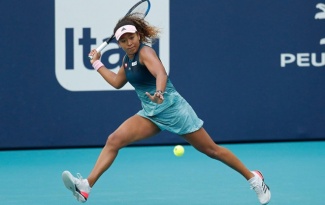 Tay vợt số một thế giới Naomi Osaka tiếp tục chuỗi trận thất vọng