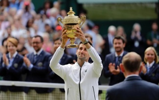 Djokovic - nhà vô địch cứng đầu chống lại sự vĩ đại của Federer