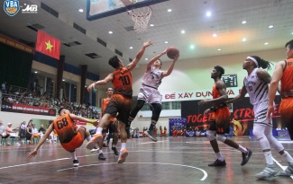 Hiệp cuối quyết định, Thang Long Warriors thắp lại hy vọng đi tiếp