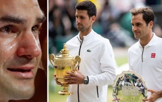 Roger Federer khóc như mưa sau thất bại ở chung kết Wimbledon trước Novak Djokovic