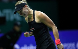 WTA Finals: Cựu số 1 thế giới thua đau 'kẻ đóng thế'