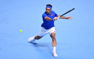 Gục ngã trước thần đồng nước Đức, Federer dừng bước ở bán kết ATP Finals