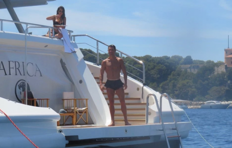 Ronaldo bạo chi 180 nghìn bảng/tuần thuê siêu du thuyền xa xỉ!