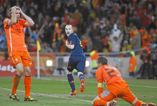 Iniesta và cú dứt điểm kết liễu giấc mơ của người Hà Lan
