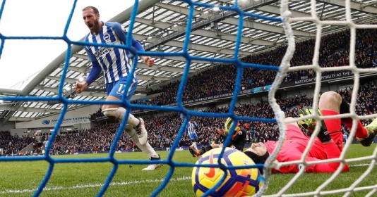Chính thức: 'Hung thần' bắn hạ Man Utd đặt bút gia hạn hợp đồng