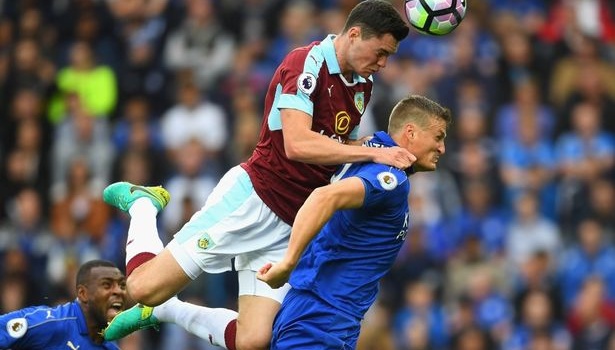 Hàng thủ chơi tệ, Chelsea cầu cứu hàng thải M.U