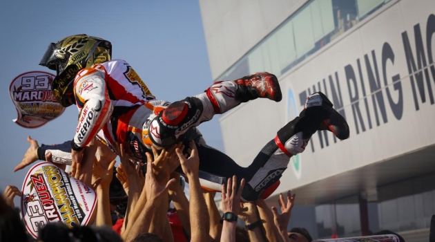 Cặp đôi Yamaha đo đường, Marc Marquez vô địch MotoGP 2016 trước ba chặng đua