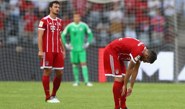 Địa chấn tại Trung Quốc, Milan cho Bayern 'phơi xác'