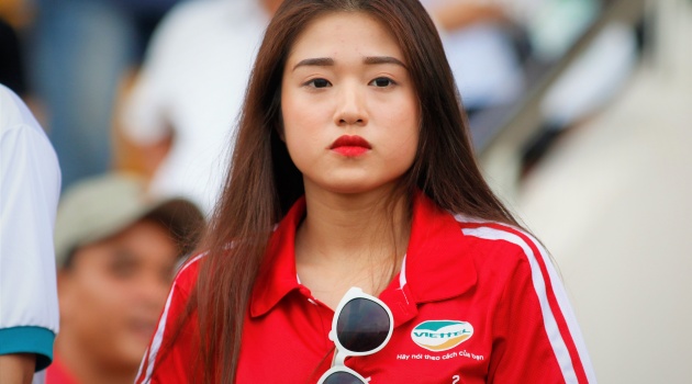 Fan nữ xinh lung linh vượt hàng ngàn km tiếp lửa giúp U15 Viettel vào chung kết