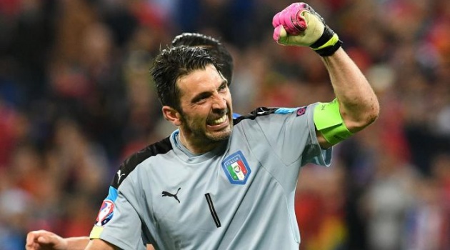Buffon lọt top 3 Cầu thủ xuất sắc nhất năm của UEFA