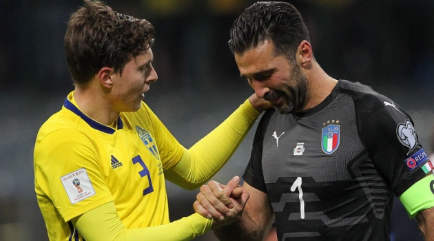 Huyền thoại Dino Zoff: Tôi đau khi thấy những giọt nước mắt của Buffon