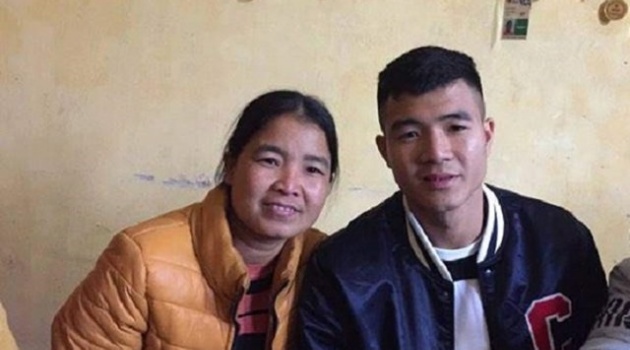 Điểm tin bóng đá Việt Nam sáng 11/04: Nhận tiền thưởng, Đức Chinh có hành động cực ý nghĩa