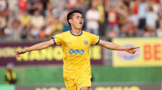 Thắng cách biệt 2-0, FLC Thanh Hóa đặt một chân vào Bán kết