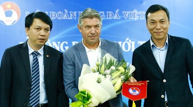 VFF sắp gia hạn hợp đồng với GĐKT Jurgen Gede
