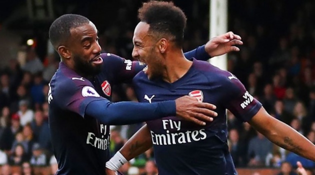 Không Cech, Sokratis, Arsenal dùng đội hình gì đấu Leicester?