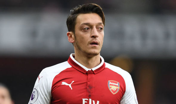 Vì Ozil, Emery thẳng thừng phản bác Wenger