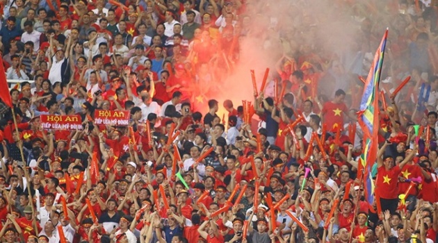 Lộ thông tin về nhóm hung thủ đốt pháo sáng trận Việt Nam - Malaysia