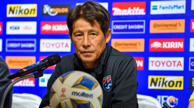HLV Akira Nishino lại “đá xoáy” thầy trò “phù thủy” Park Hang-seo