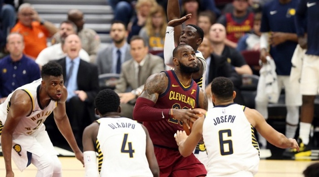 “King James” gồng gánh mỏi vai, Cavaliers vẫn thua trận thứ 4 liên tiếp