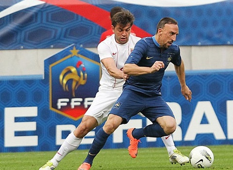 Pháp thị uy trước Euro 2012