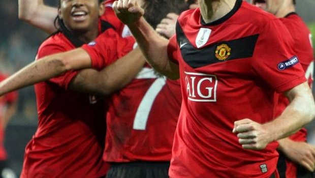 Michael Owen lập hat-trick, Man United hạ gục Wolfsburg trên đất Đức