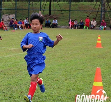 Cựu tuyển thủ Trần Minh Chiến đãi cát tìm vàng cùng bóng đá trẻ Bình Dương