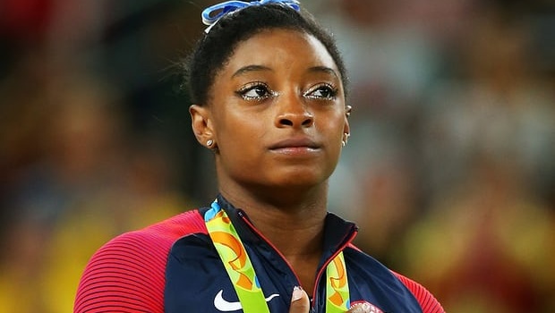 Nữ hoàng TDDC Simone Biles cũng bị bác sĩ dê Larry Nassar sàm sỡ