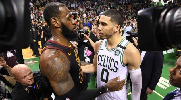 Đánh bại Boston Celtics, King James hết lời ca ngợi Jayson Tatum