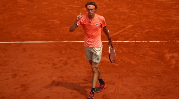 Zverev nói gì sau 2 lần hút chết ở Roland Garros?