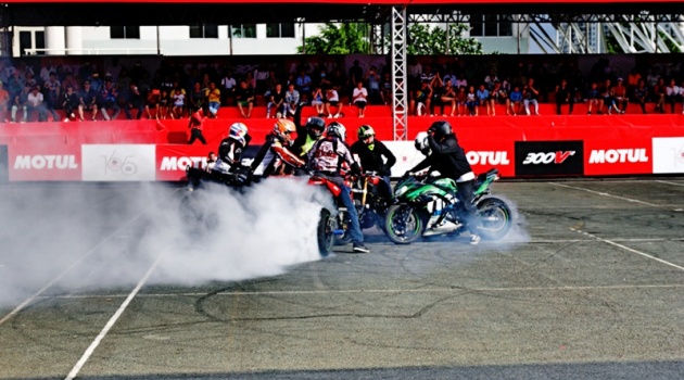 Thót tim với những màn trình diễn mô tô mạo hiểm tại Motul Stunt Fest 2018